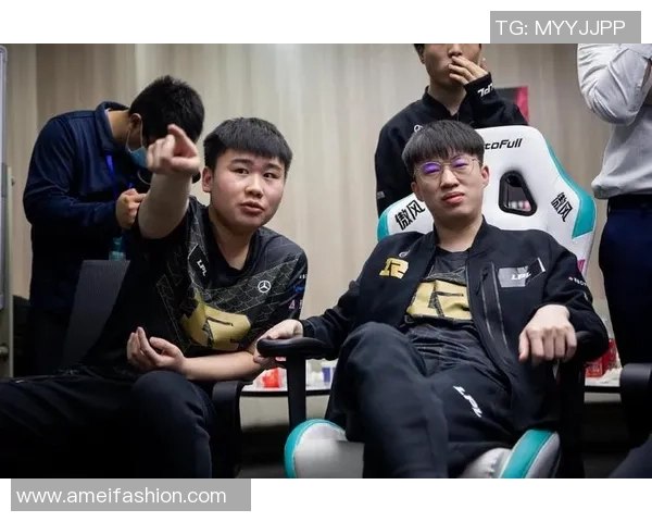 DOTA2战术深度解析：揭开FPX战队的胜利秘诀与策略布局